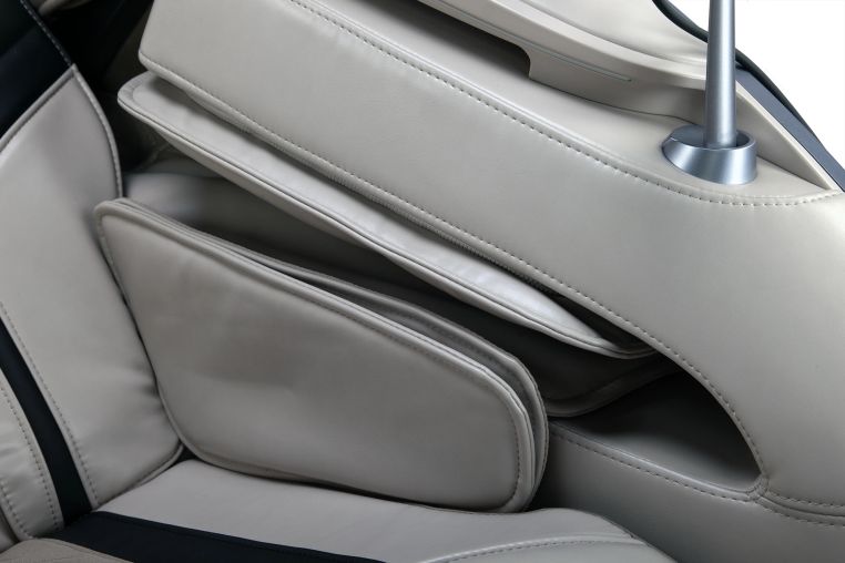 Домашнее массажное кресло Casada Skyliner 3 черно-белое фото 7